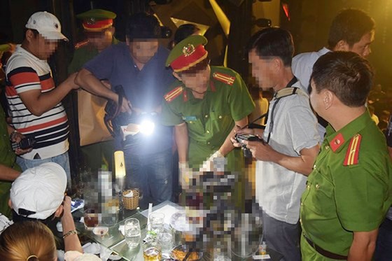 Kiểm tra bar ASTA tại Huế, phát hiện lượng lớn ma túy tổng hợp, bắt giữ hàng chục đối tượng ảnh 4