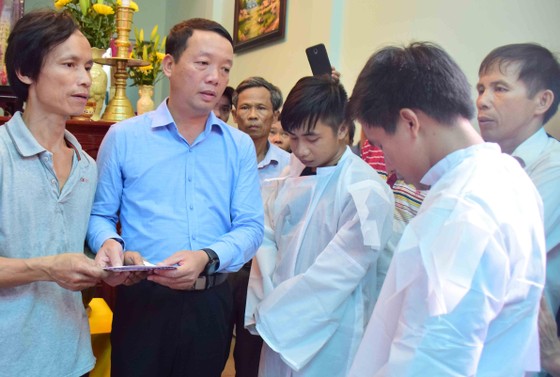 Hai vợ chồng và con gái tử vong trong vụ cháy cửa hàng xe đạp điện ảnh 1