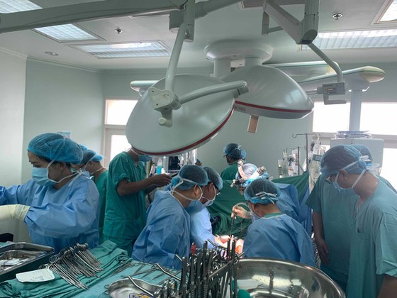 Ghép gan thành công cho bệnh nhân ung thư ảnh 1