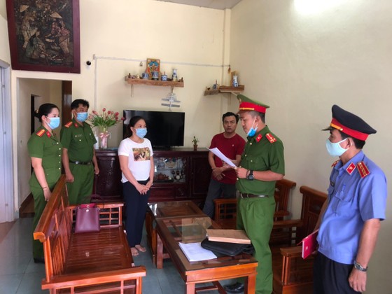 Bắt người phụ nữ làm giả giấy tờ để chiếm đoạt 3,5 tỷ đồng ảnh 1