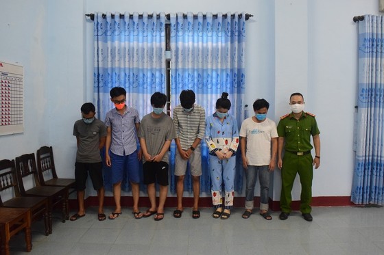 Bắt nhiều đối tượng sử dụng trái phép thông tin tài khoản ngân hàng tại Huế ảnh 1