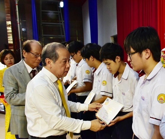 Trao 212 suất học bổng Vallet năm 2020 tại Thừa Thiên - Huế ảnh 2