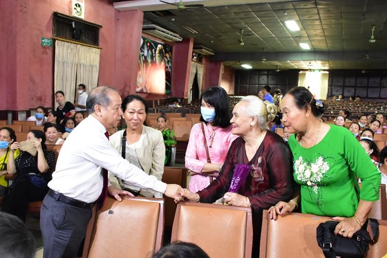 Vận động tiểu thương xây dựng thương hiệu 'Đến chợ Đông Ba thì không lo về giá' ảnh 1