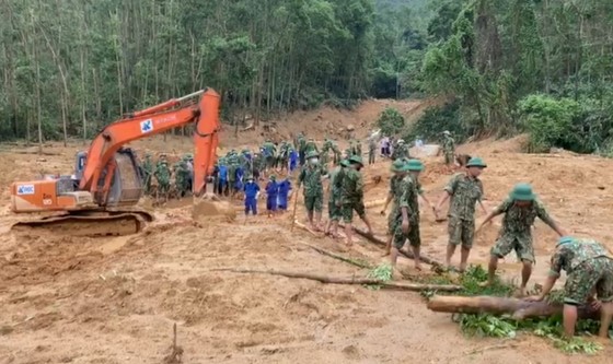Đã tìm thấy thi thể 13 thành viên trong đoàn công tác gặp nạn trên đường đi ứng cứu thủy điện Rào Trăng 3 ảnh 1