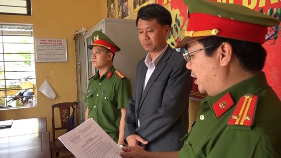 Khởi tố, bắt tạm giam nguyên Trưởng phòng Tài nguyên và Môi trường TP Huế ảnh 1
