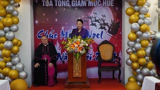 Chủ tịch Quốc hội Nguyễn Thị Kim Ngân thăm Tòa Tổng Giám mục Huế ảnh 1