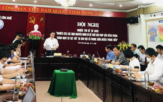 Các nhà khoa học tìm ra nguyên nhân 107 hố sụt lún bất thường tại Thừa Thiên – Huế ảnh 1