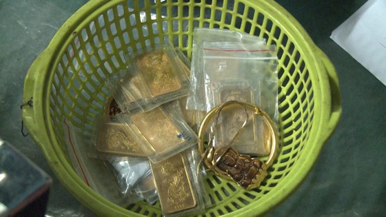 Nghi phạm trộm vàng và tiền rồi dẫn nạn nhân đi trình báo công an ảnh 4
