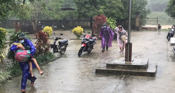 Thừa Thiên - Huế: Khẩn cấp di dời người dân vùng sạt lở ảnh 2