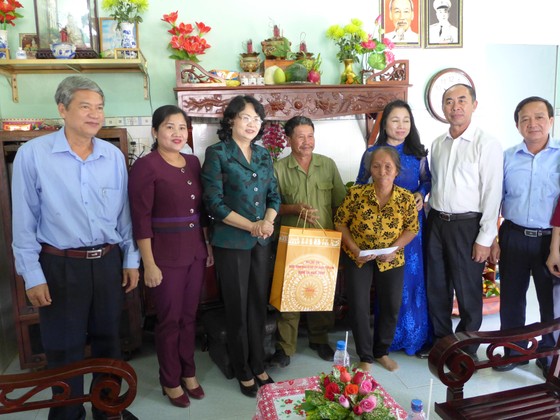 Phó Chủ tịch nước Đặng Thị Ngọc Thịnh thăm, tặng quà tại Bình Phước ảnh 1