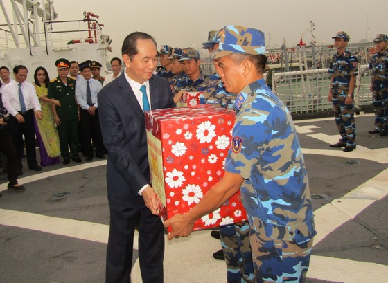 Chủ tịch nước thăm, chúc Tết cán bộ chiến sĩ Vùng Cảnh sát biển 3 ảnh 1