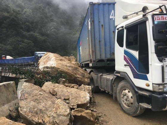 Thông tuyến Quốc lộ 8A lên cửa khẩu quốc tế Cầu Treo sau sự cố sạt lở ảnh 3