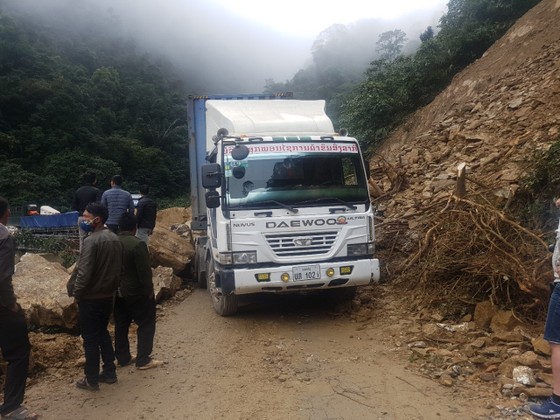Thông tuyến Quốc lộ 8A lên cửa khẩu quốc tế Cầu Treo sau sự cố sạt lở ảnh 1