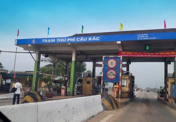 Sáng nay đã tạm dừng thu phí trạm Cầu Rác trên quốc lộ 1A ở Hà Tĩnh ảnh 1
