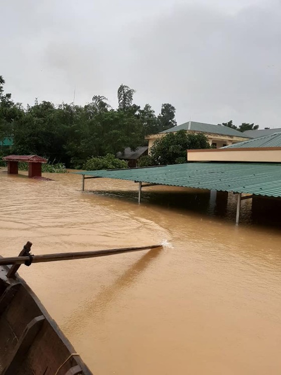 Hà Tĩnh: Nhiều trường học vượt khó khăn khai giảng năm học mới ảnh 13