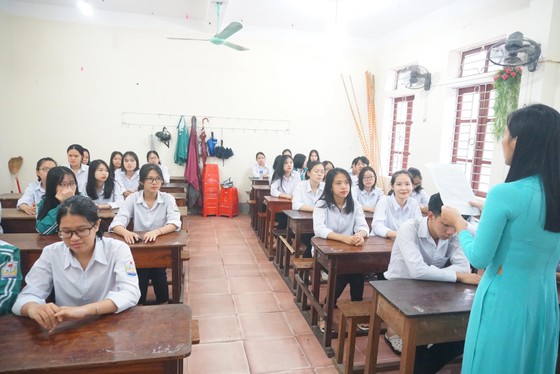 Hà Tĩnh: Nhiều trường học vượt khó khăn khai giảng năm học mới ảnh 1