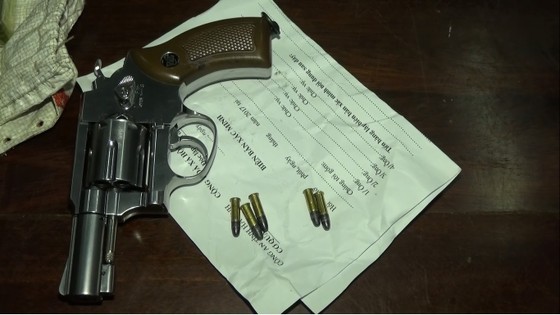 Bắt giữ đối tượng vận chuyển 6 bánh heroin cùng súng và 5 viên đạn qua biên giới ảnh 2