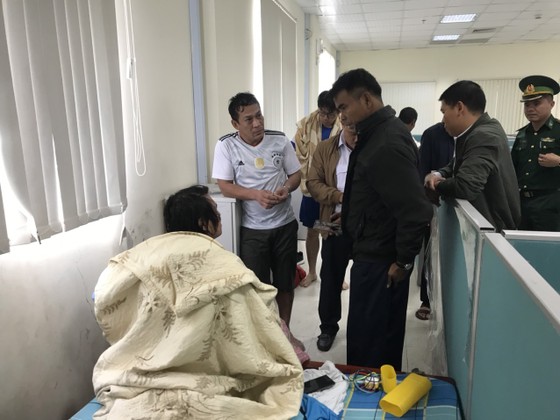 Tàu gặp sự cố trên biển Hà Tĩnh, 18 thuyền viên đã được đưa vào bờ an toàn ảnh 5