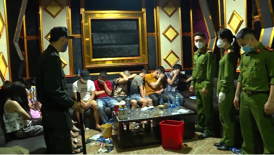 Khởi tố 1 bị can trong vụ 76 người 'bay lắc' ma túy tại quán karaoke ảnh 1