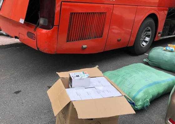 Phát hiện xe khách vận chuyển 50.000 chiếc khẩu trang không rõ nguồn gốc ảnh 1