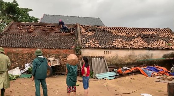 Bão số 5 gây lốc xoáy và mưa lớn nhiều nơi ảnh 2
