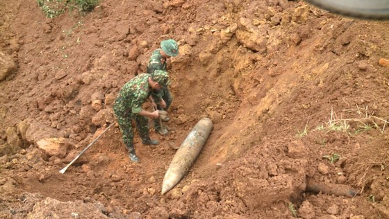 Hà Tĩnh xử lý 2 quả bom còn sót lại sau chiến tranh ảnh 10