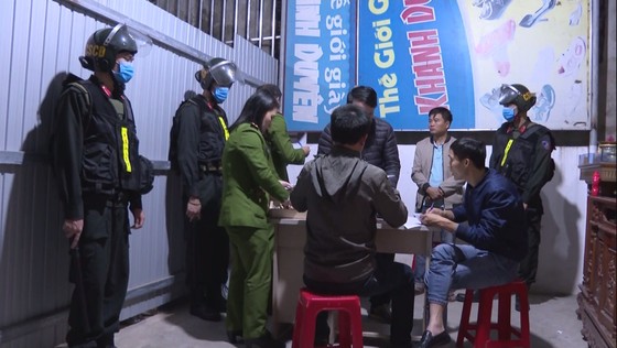 Triệt phá đường dây lô đề liên tỉnh, triệu tập, bắt giữ 25 đối tượng ảnh 1