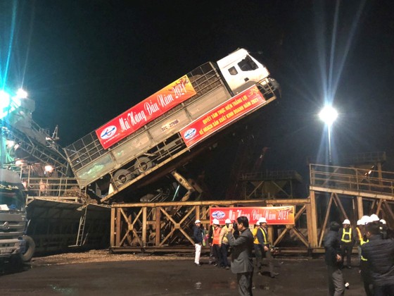 Cảng Vũng Áng đón chuyến hàng đầu tiên của năm mới ảnh 2