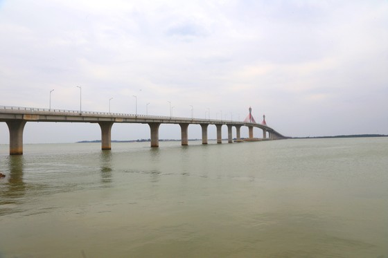 Cho phép phương tiện lưu thông qua cầu Cửa Hội dịp Tết Nguyên đán ảnh 1