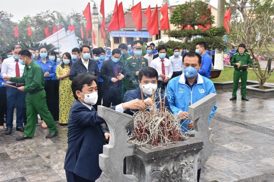 Ra quân Tháng thanh niên và Tết trồng cây “Đời đời nhớ ơn Bác Hồ” ảnh 1