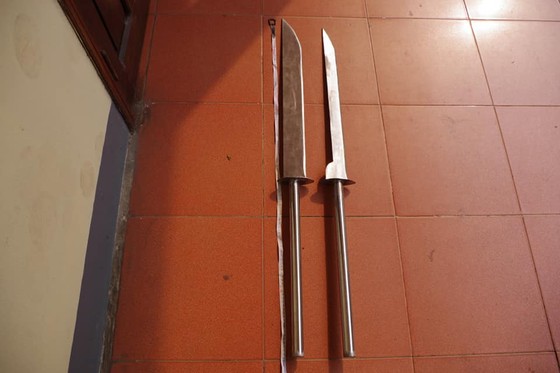 Khởi tố đối tượng chống người thi hành công vụ ảnh 1