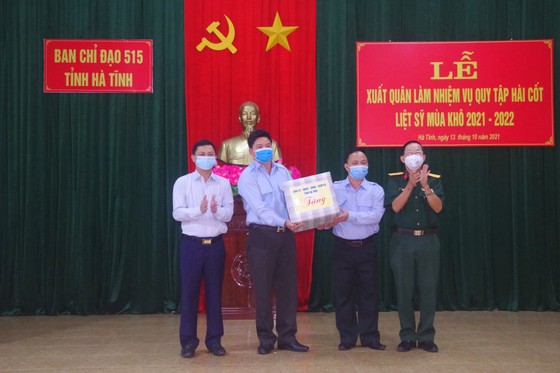 Hà Tĩnh tổ chức lễ xuất quân làm nhiệm vụ quy tập mộ liệt sĩ tại Lào ảnh 1