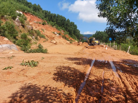 Tập trung khắc phục hậu quả sạt lở núi ở Hà Tĩnh ảnh 1