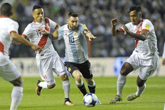 Argentina: Nhìn tới, nhìn lui cũng đều ác mộng ảnh 2