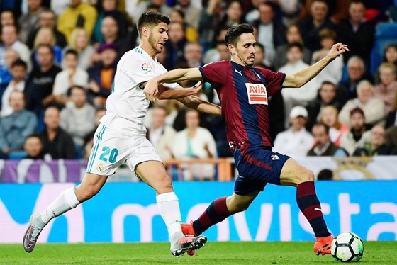 Real Madrid - Eibar 3-0: Chiến thắng không “chất” Ronaldo ảnh 1