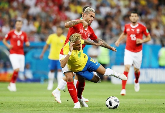 Lộ lý do Neymar chơi tệ trước Thụy Sĩ ảnh 1