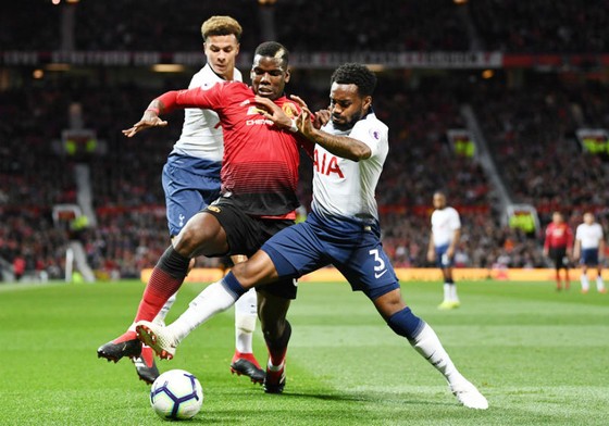 Giống thầy, Pogba cũng “ngơ ngác” vì thua Tottenham ảnh 1