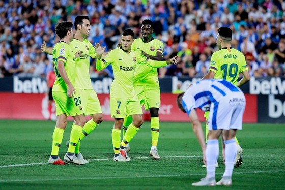 Vòng 6 La Liga: Real và Barca nắm tay nhau gục ngã ảnh 1