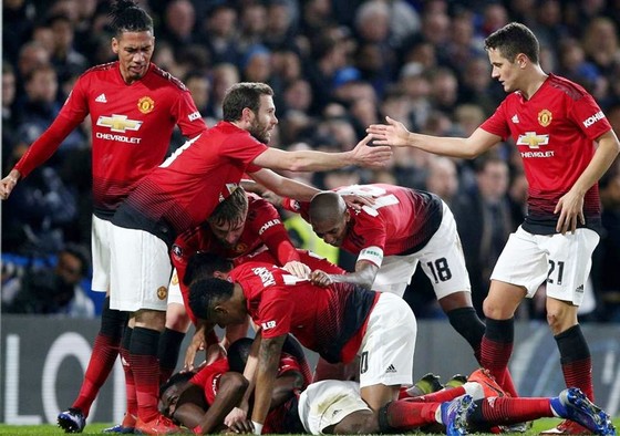 Pogba chuộc lỗi, Man.United đè bẹp Chelsea ảnh 1
