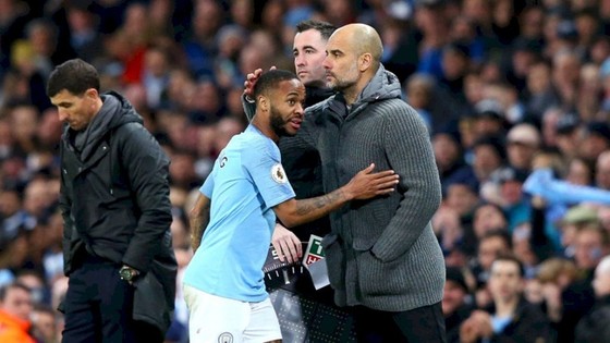“Gà son” Sterling bùng nổ, Man.City sải bước trên chiến thắng ảnh 1