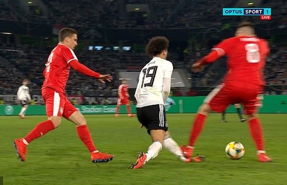 Pep nhẹ lòng khi “gà son” Sane tránh bị gãy chân ảnh 1