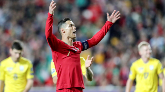 EURO 2020: Sterling giúp tuyển Anh “càn quét” CH Séc, Ronaldo trở lại trong thất vọng ảnh 1