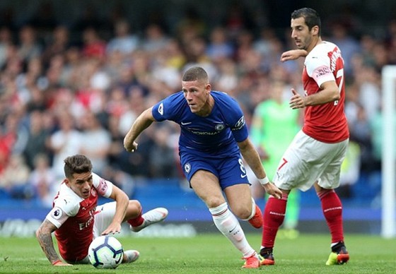 HLV Sarri yêu cầu “sự công bằng” từ Chelsea ảnh 1
