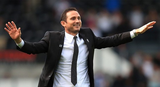 Sarri chính thức rời Chelsea, ký 3 năm với Juve ảnh 1
