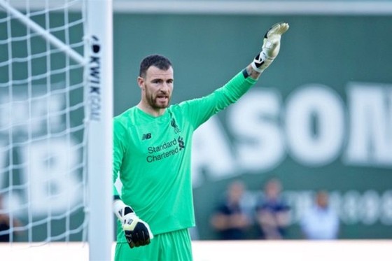 Alisson nghỉ 6 tuần, Liverpool cậy nhờ “ông già” Lonergan ảnh 1