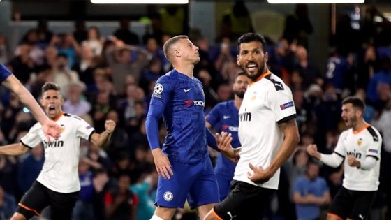 Đương kim vô địch thua vỡ mặt tại Italia ảnh 1