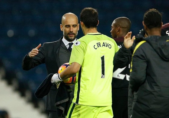 Pep xác nhận tin sốc: “Ederson không biết bao giờ trở lại” ảnh 1