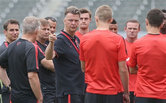 Chỉ trích lãnh đạo Man.United, Van Gaal bị phản đòn mạnh mẽ ảnh 1