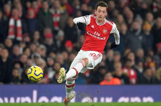 Arsenal bất ngờ khủng hoảng, cơ hội tốp 4 xa vời ảnh 1