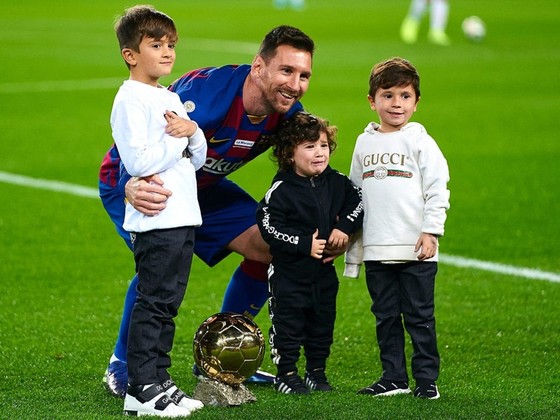 Lionel Messi: “Tôi buộc phải ở lại Barca” ảnh 1